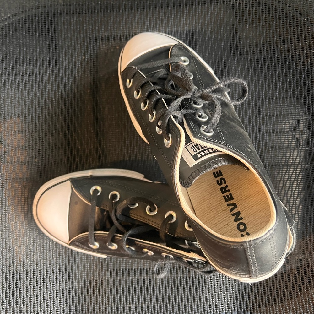 Chuck Taylor All Star lift platform Leather converse!